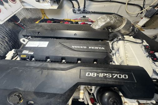 Cruisers Yachts 50 Cantius image