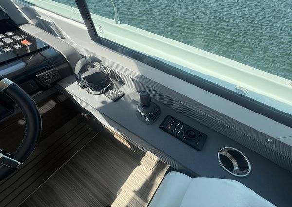 Cruisers Yachts 50 Cantius image