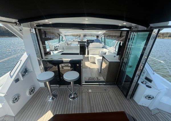 Cruisers Yachts 50 Cantius image