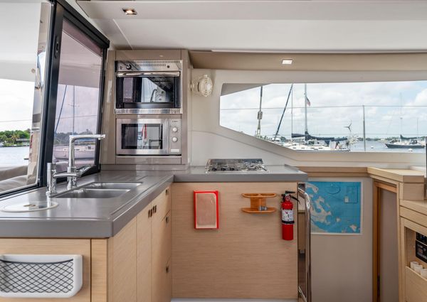 Fountaine Pajot Lucia 40 image