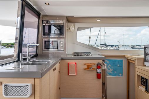 Fountaine Pajot Lucia 40 image