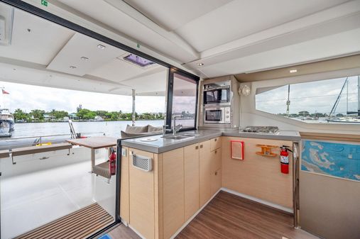 Fountaine Pajot Lucia 40 image