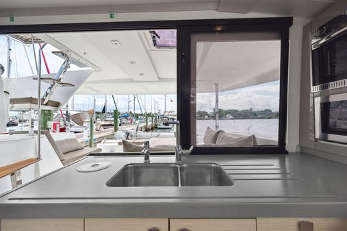 Fountaine Pajot Lucia 40 image