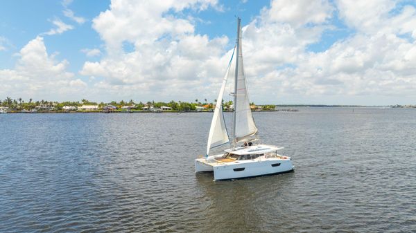 Fountaine Pajot Lucia 40 image