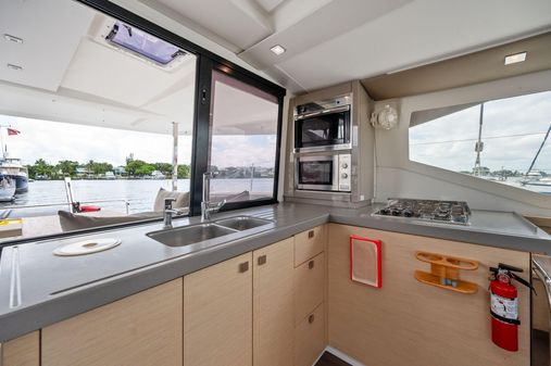 Fountaine Pajot Lucia 40 image