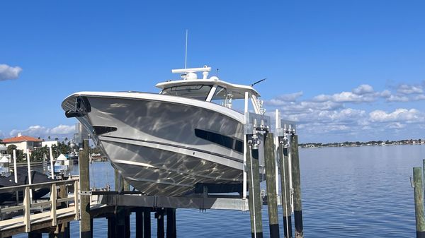 Boston Whaler 420 Outrage