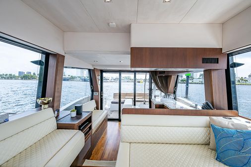 Galeon 500 Fly image