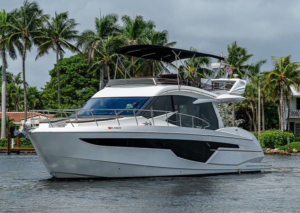 Galeon 500 Fly image