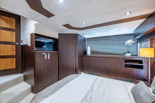 Galeon 500 Fly image