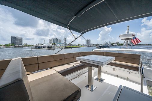 Galeon 500 Fly image