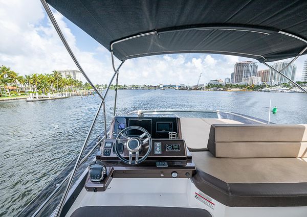 Galeon 500 Fly image