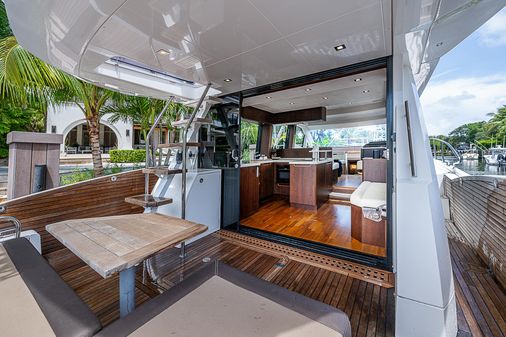 Galeon 500 Fly image