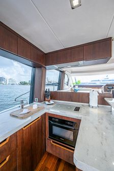 Galeon 500 Fly image