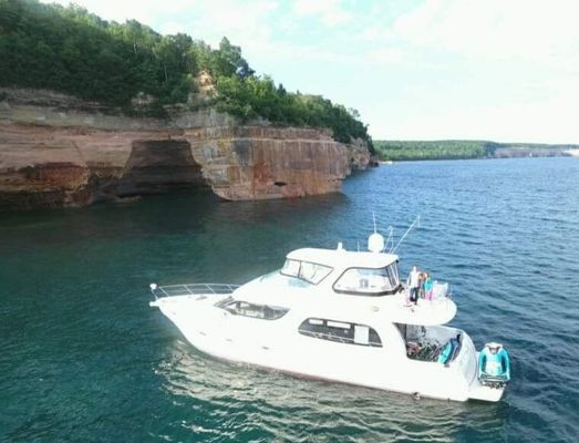 Carver 56 Voyager - main image