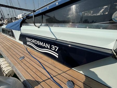 Swordsman 37 Aft Cabin image