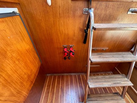 Swordsman 37-AFT-CABIN image