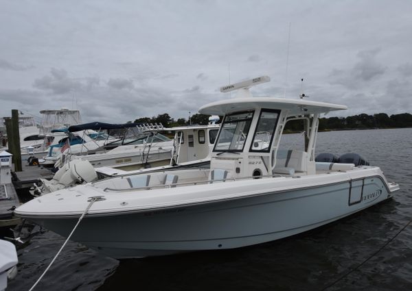 Robalo R272 image