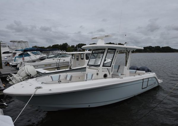 Robalo R272 image