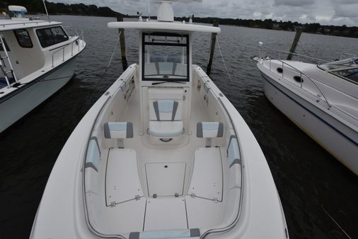 Robalo R272 image