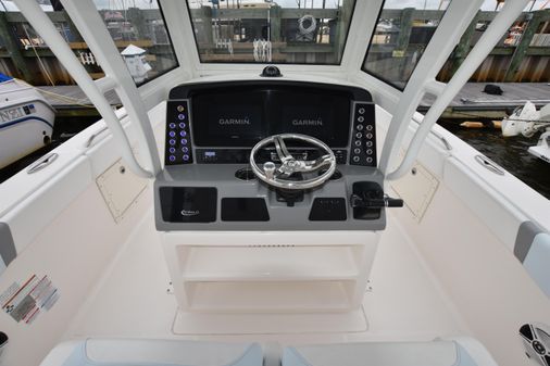 Robalo R272 image