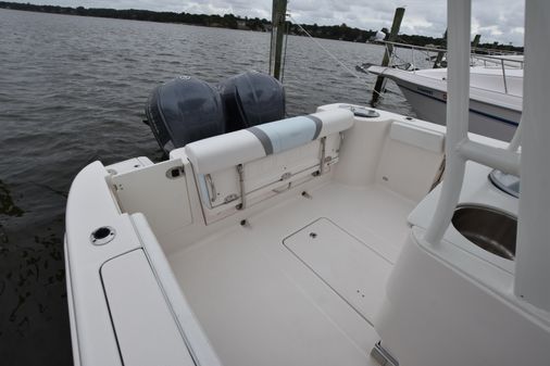 Robalo R272 image