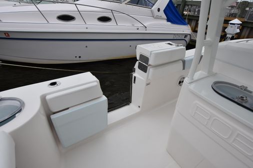 Robalo R272 image