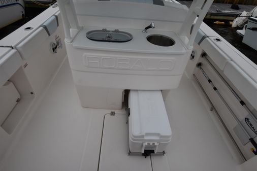 Robalo R272 image