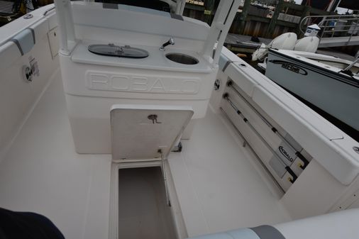 Robalo R272 image