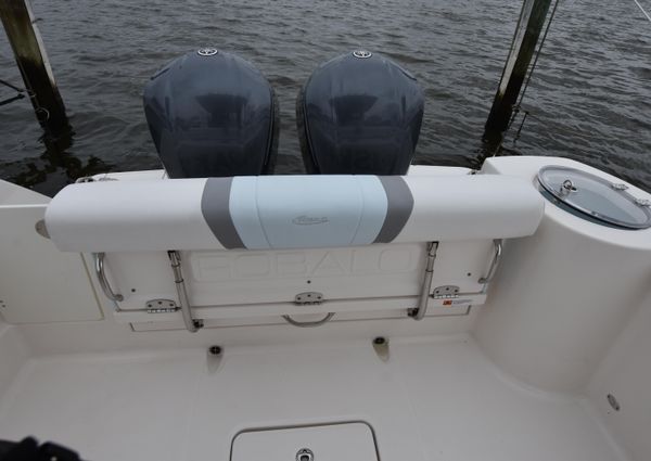 Robalo R272 image