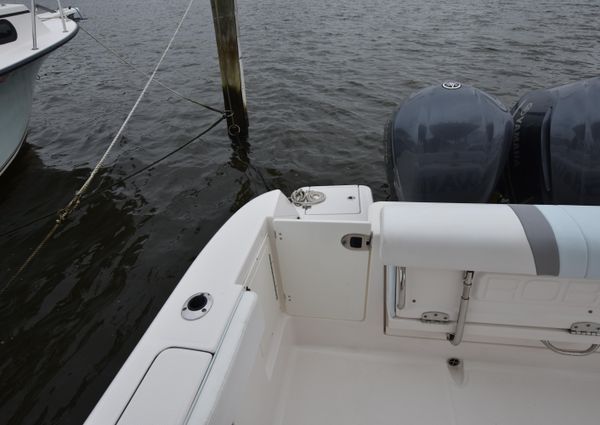 Robalo R272 image