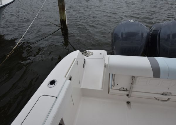 Robalo R272 image