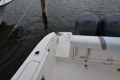 Robalo R272 image