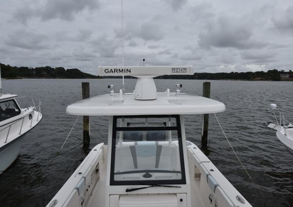 Robalo R272 image