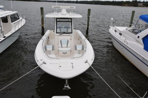 Robalo R272 image