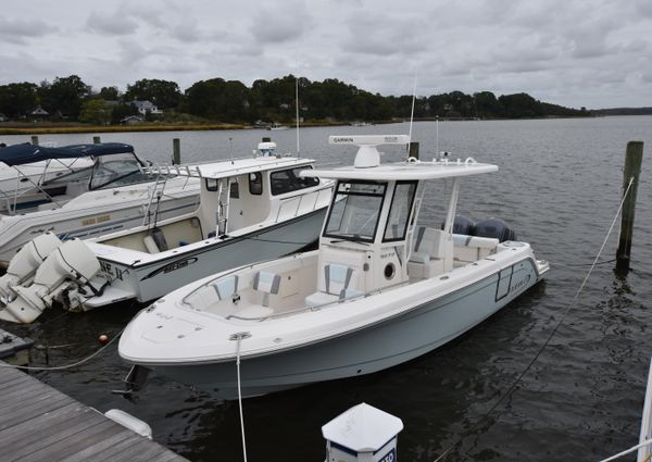 Robalo R272 image