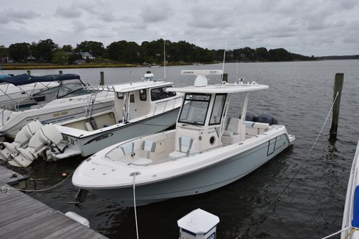 Robalo R272 image