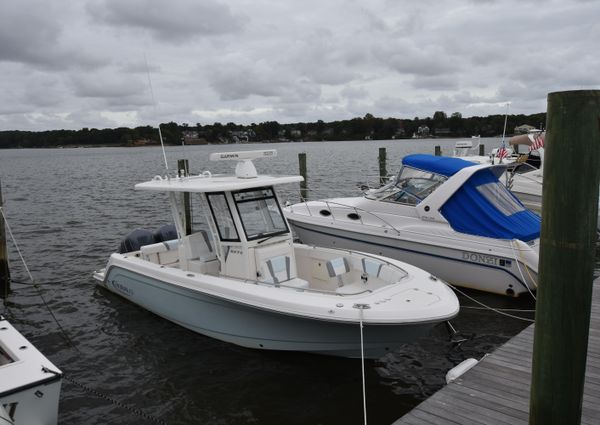 Robalo R272 image