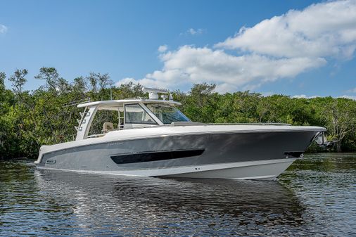 Boston Whaler 420 Outrage image