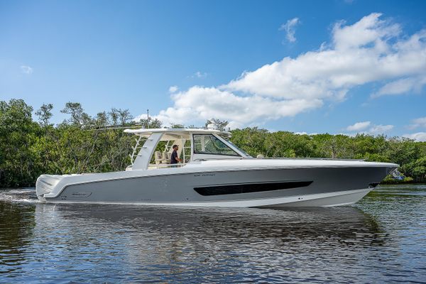 Boston Whaler 420 Outrage - main image