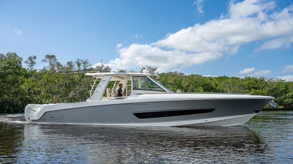 Boston Whaler 420 Outrage