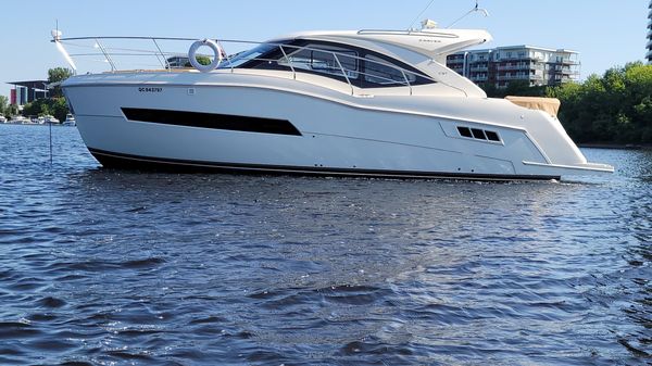 Carver C37