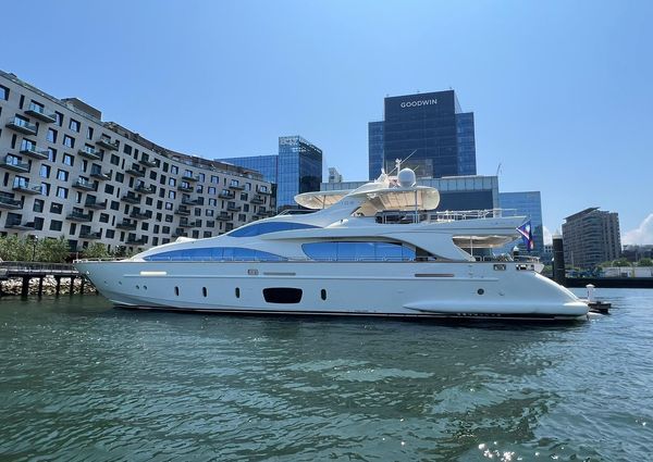 Azimut 105 image