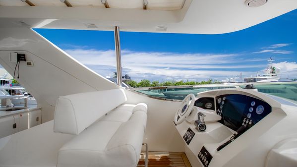 Azimut 105 image