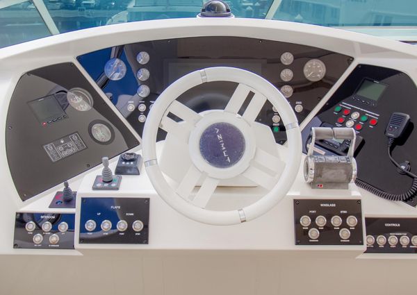 Azimut 105 image