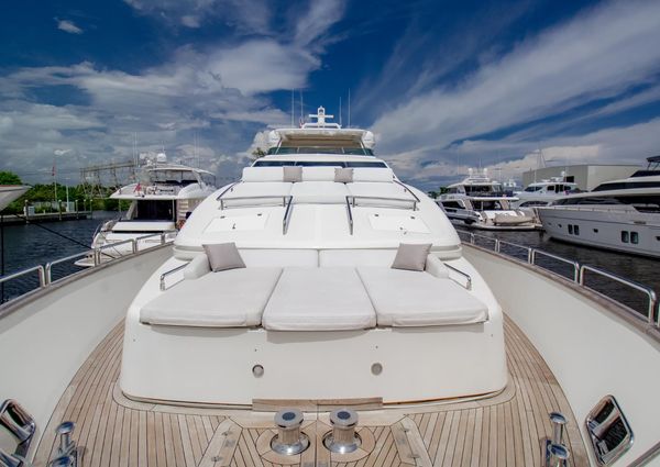 Azimut 105 image