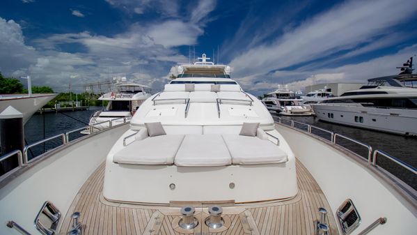 Azimut 105 image