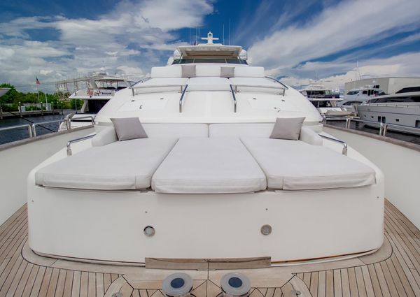 Azimut 105 image