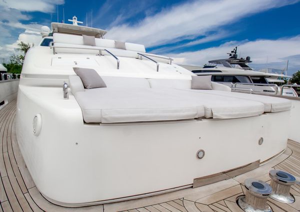 Azimut 105 image