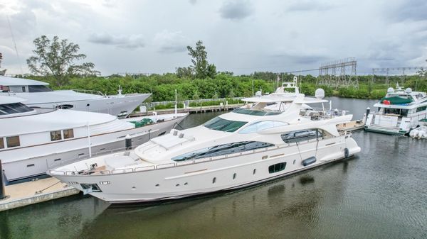 Azimut 105 