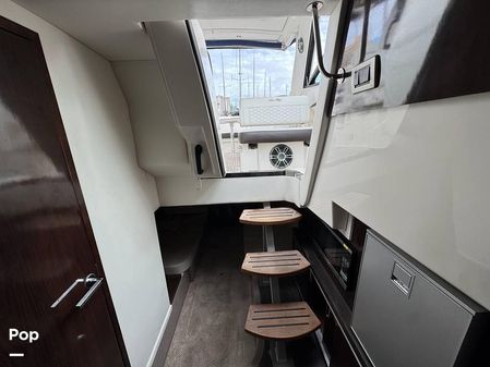 Sea Ray 320 Sundancer OB image